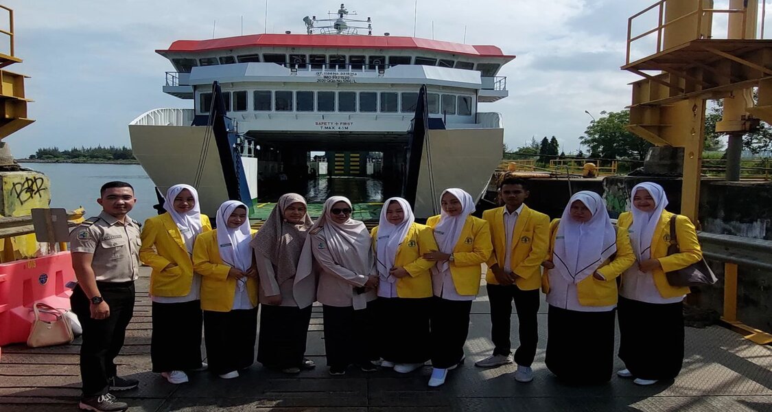 Praktek KMI Prodi Sanitasi di Pelabuhan Ule Lhee (1)